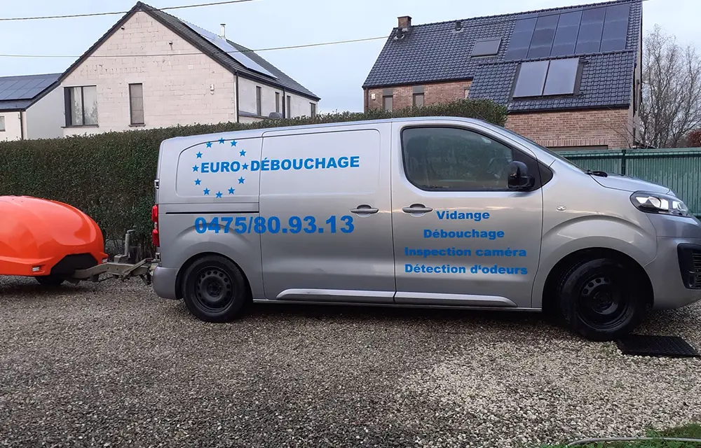 Véhicule de débouchage de canalisation